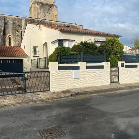 Loue Maison Quartier Calme Casa de Férias *